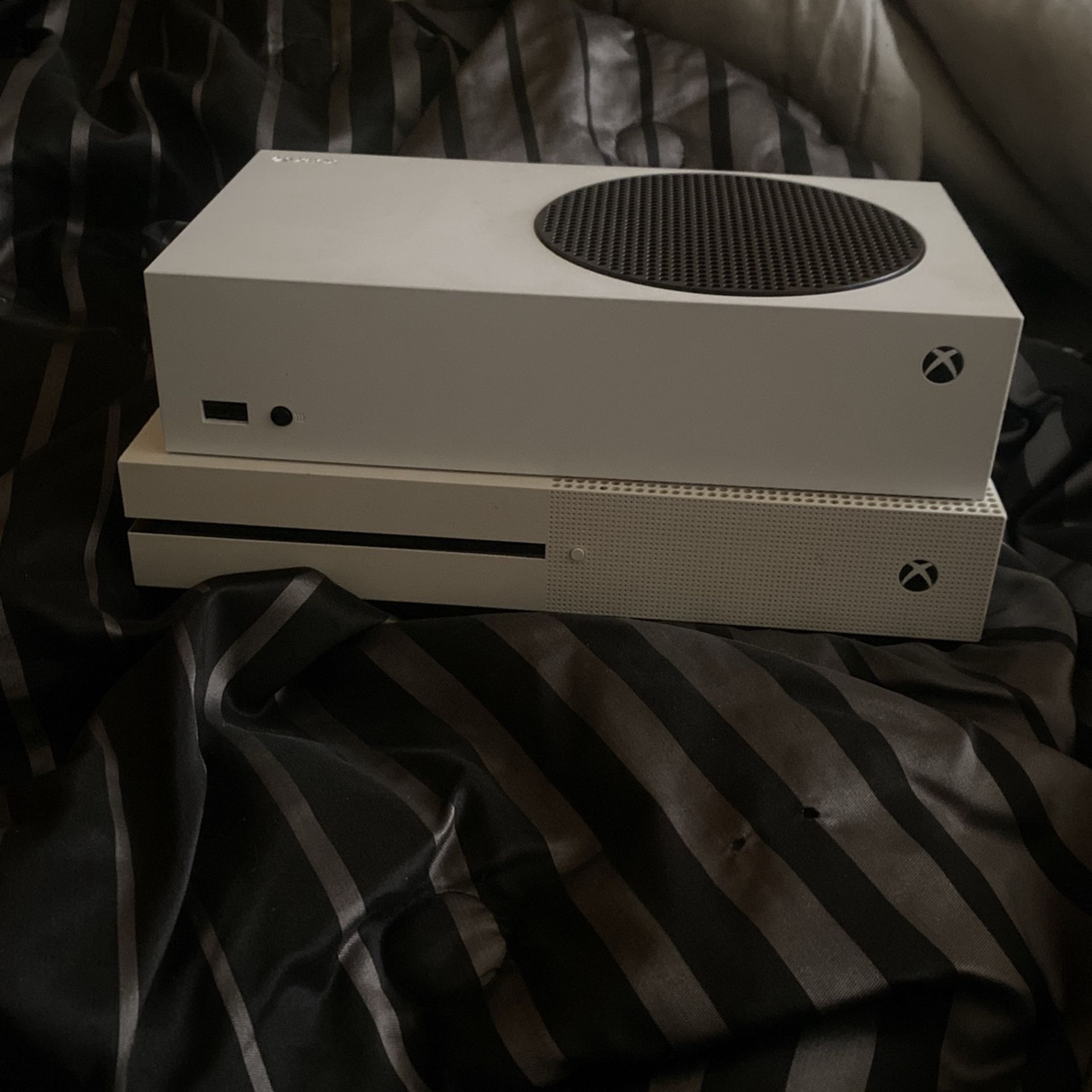 Xbox One S & Xbox Series S