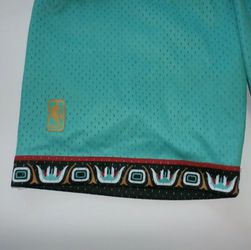 Like New Vancouver Grizzlies Shorts Men's Size Large Jersey