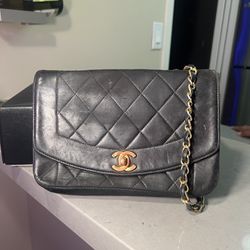 Chanel Classic Double Flap Bag for Sale in Marina Del Rey, CA - OfferUp