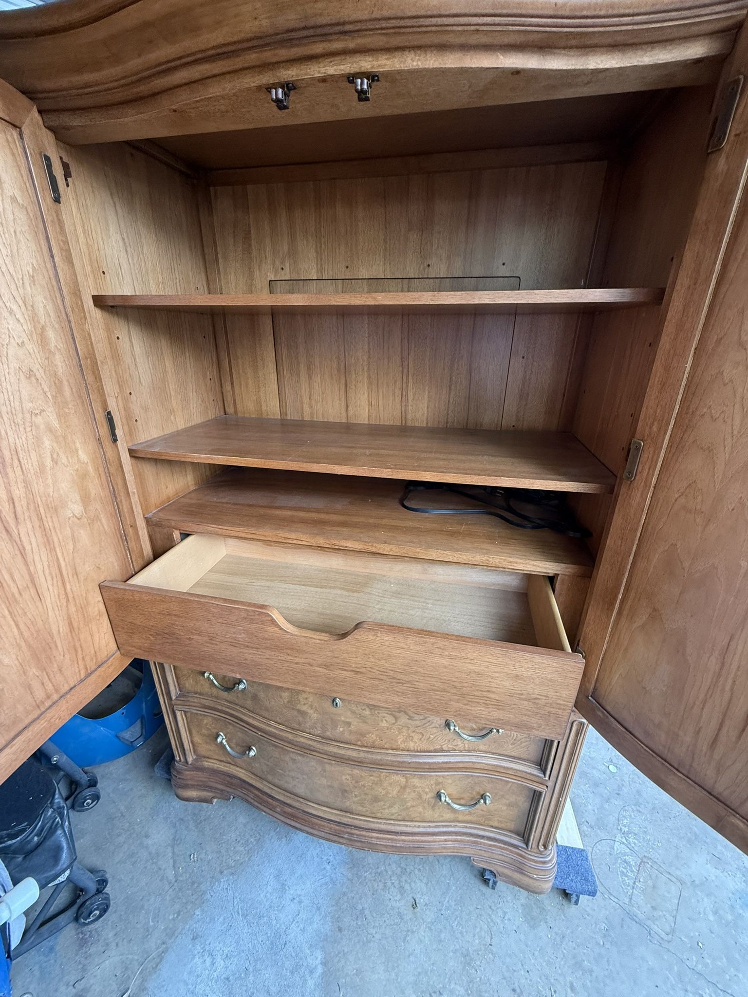 Armoire Thomasville