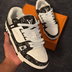 Louis Vuitton Trainers size 9
