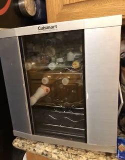 Pequeño Refrigerator para vinos