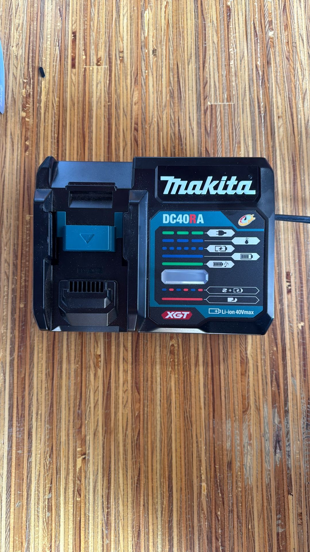 Makita 40v Rapid Charger DC40RA