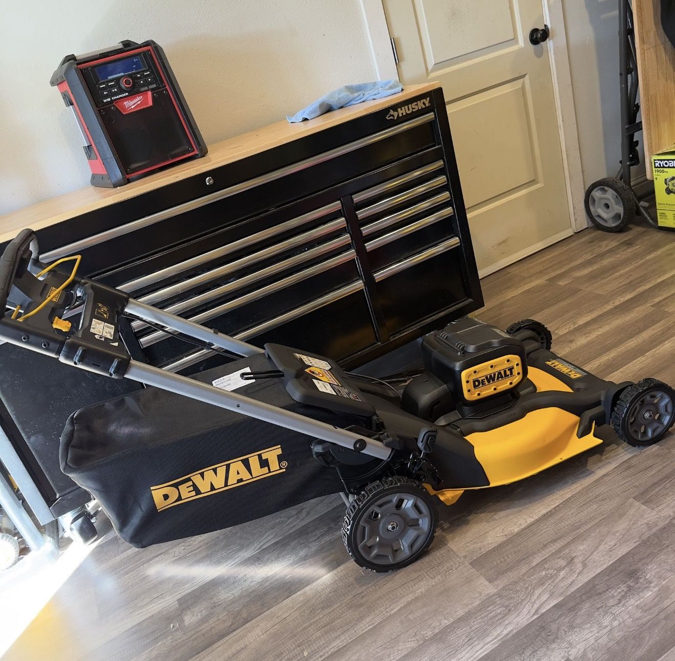 Dewalt 20v XR Brushless 21 in. Push Lawn Mower (Tool Only)