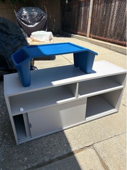 Entertainment center