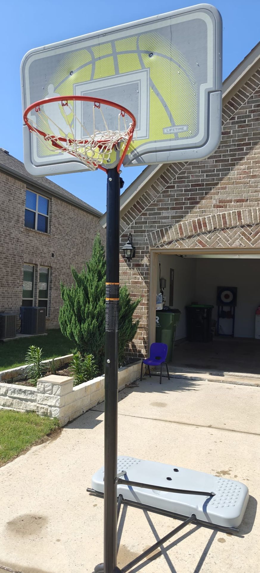 Basketball Hoop with Ball - Must Go