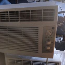 GE 5K BTUS AIR CONDITIONER/ No Panels