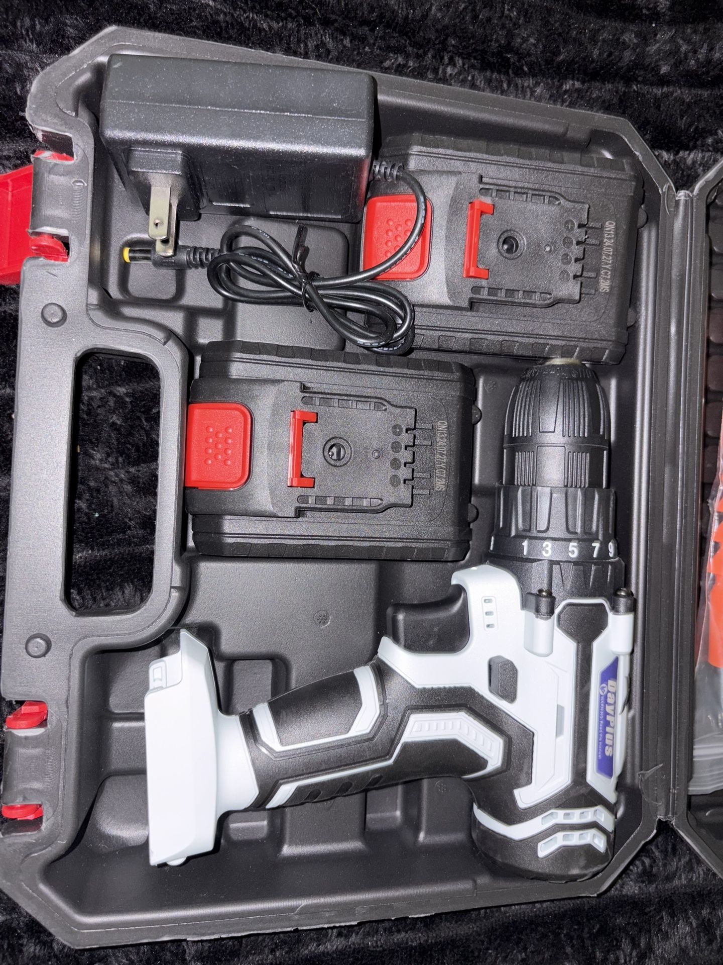 Drill set with pieces 