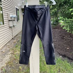 Women's HeatGear No-Slip Waistband Capris