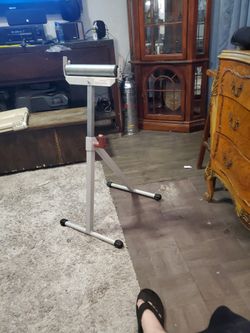 Ball bearing roller stand
