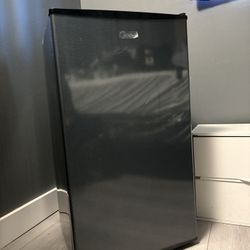 Midea 3.3 cu ft Compact Mini Fridge – $45