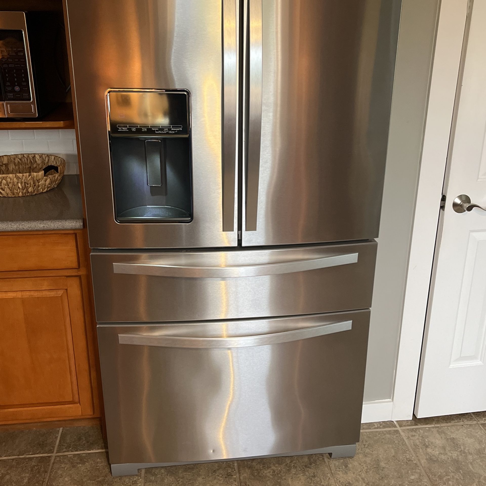 Whirlpool gold Series Refrigerator for Sale in Enumclaw, WA OfferUp