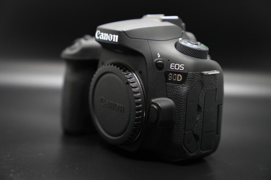 CANON EOS 90D + 2 Lens And Batteries