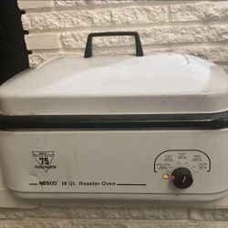 Nesco 18 Qt Roaster Oven working perfectly include two large cooking pan and grilling steel
