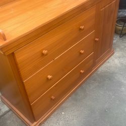 Dresser