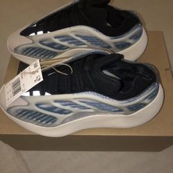 Adidas Yeezy 700 V3 Kyanite Size 6