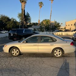 2004 Ford Taurus