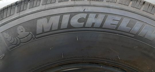 BRAND NEW JEEP , FORD 250 ,NISSAN TITAN  TIRE - MICHELIN 245/75r /17  