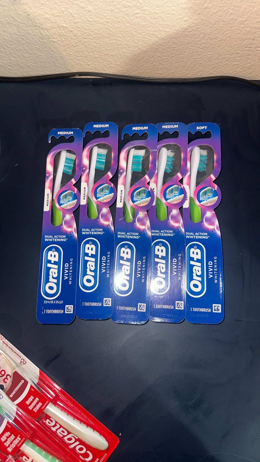 Oral B Toothbrushes Bundle Vivid Whitening New 5X$10
