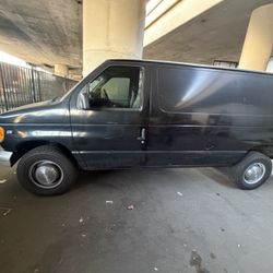 FORD E-350 PICK UP VAN 