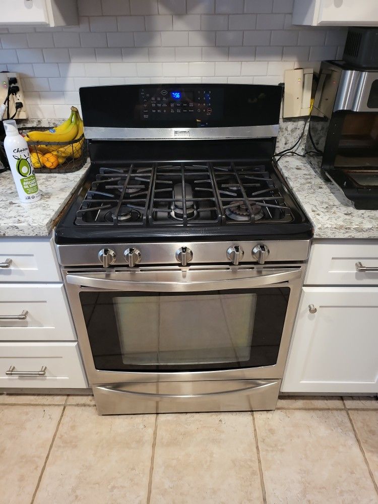 Kenmore Stove Works Great (Gas)