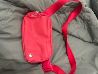 Lululemon Belt Bag pink