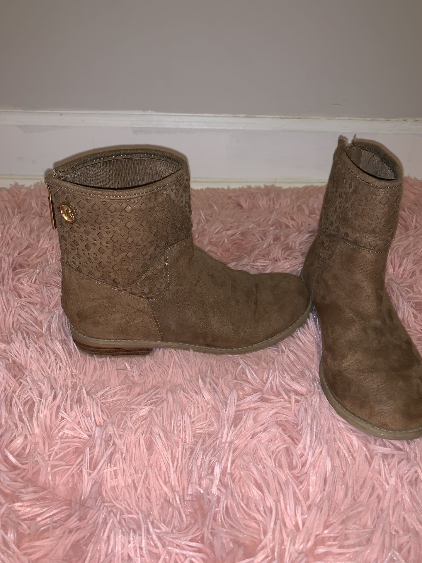 Girl boots size 1