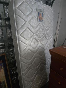 Twin mattress