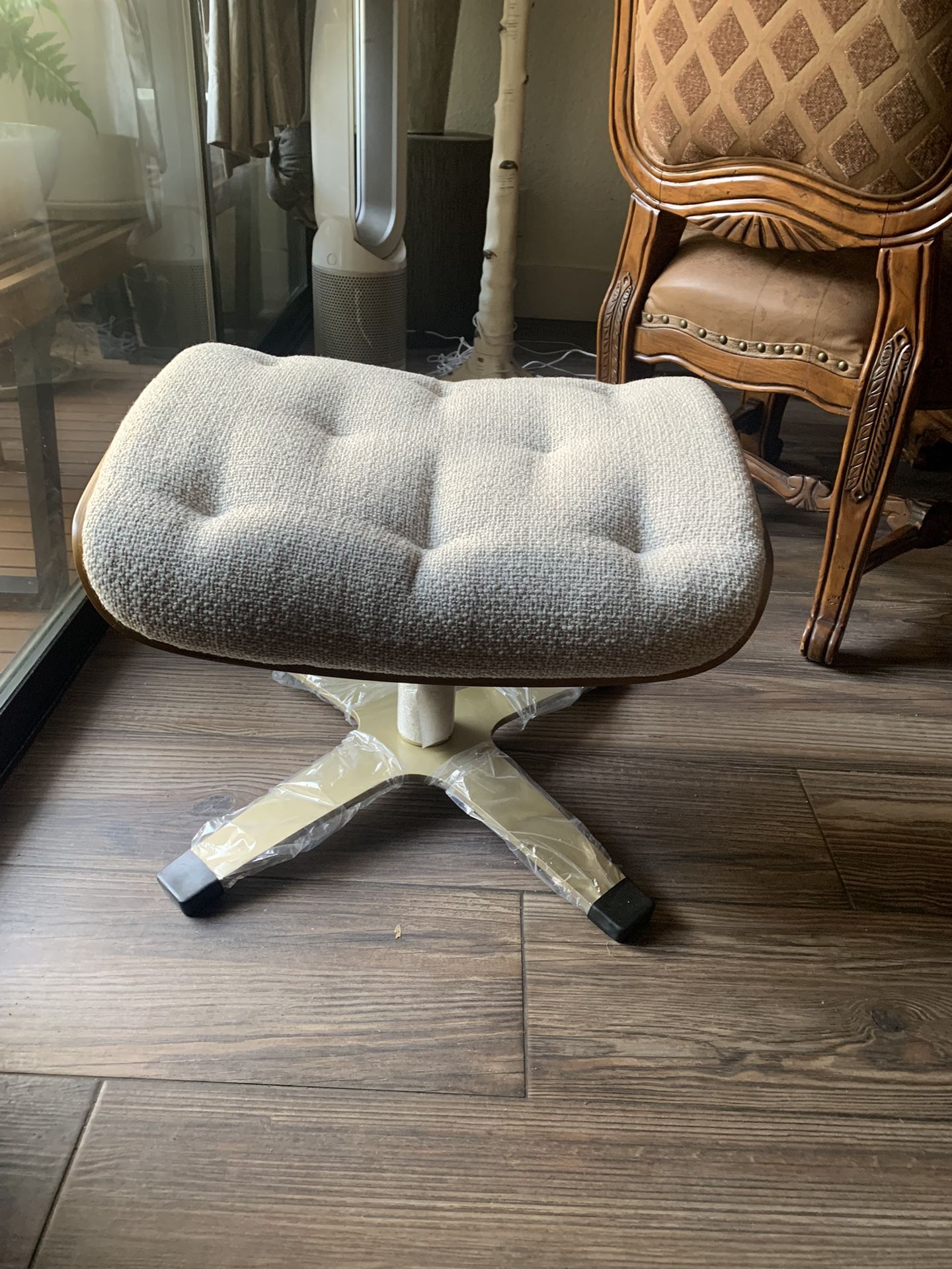 Rivet olander deals chair