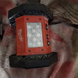 Milwaukee 9.0 ah battery light and chargwr