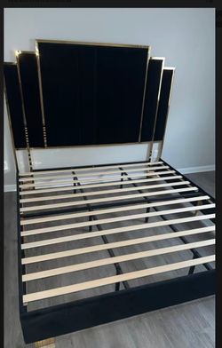 AMERLIFE King Size Upholstered Platform Bed with Metal Slats