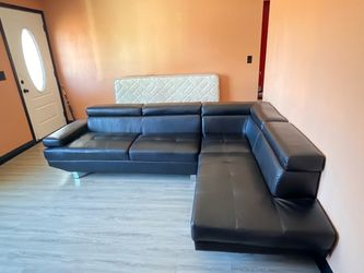 Black Leather Sectional Sofa with Chaise