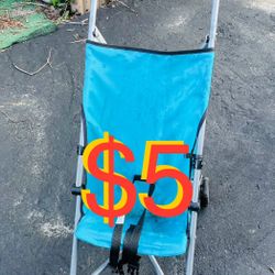 $5 Umbrella Stroller in great condition like new just need a cleaning cus leaves 🍃 fall in