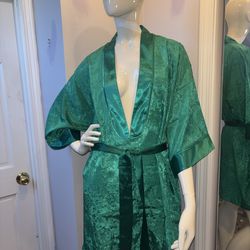 VICTORIA’s SECRET SATINY STYLE KIMONO LINGERIE - ONE SIZE FITS ALL EMERALD GREEN OPEN BOX UNUSED - See all Photos