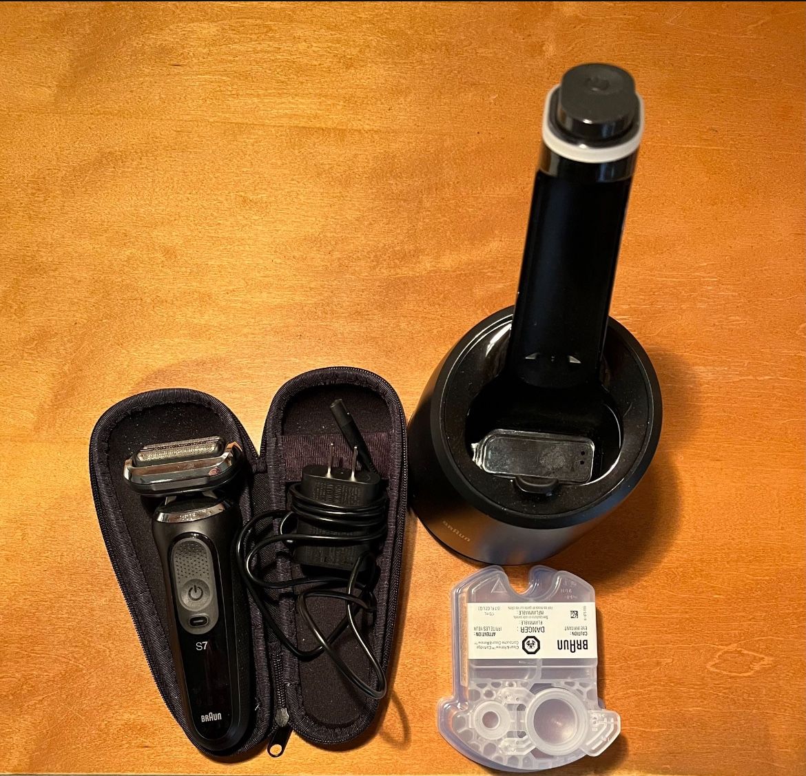Braun Electric Shaver, Series 7, 7085cc (Like New)