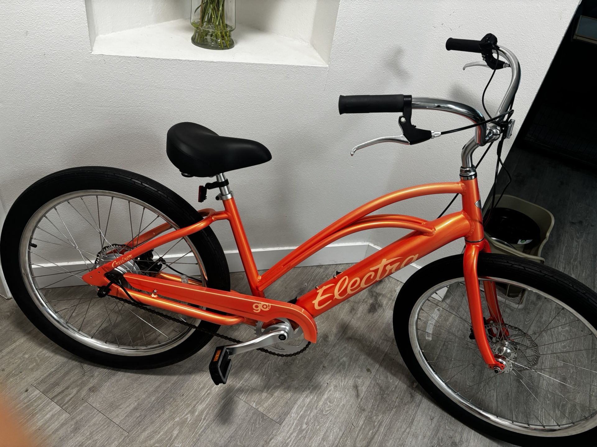 E-bike + Helmet | Electra Cruiser Go! Step-Thru US M – Coral Sunset | Electric Cruiser | New