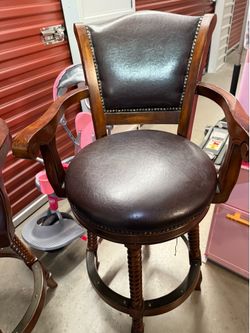 Swiveling Stool Chairs