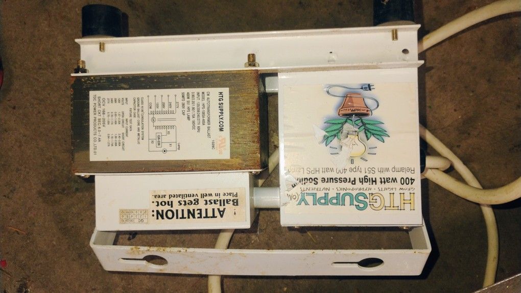Huge Lot Of Grow Lights and Equipment For $99 ($1000+ Value)