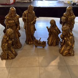Gold nativity set seven pieces