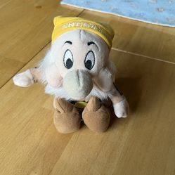 Disney Snow White And The Seven 7 Dwarfs Sneezy Plush 8” Bean Bag StoreDisney Snow White And The Seven 7 Dwarfs Sneezy Plush 8” Bean Bag Store