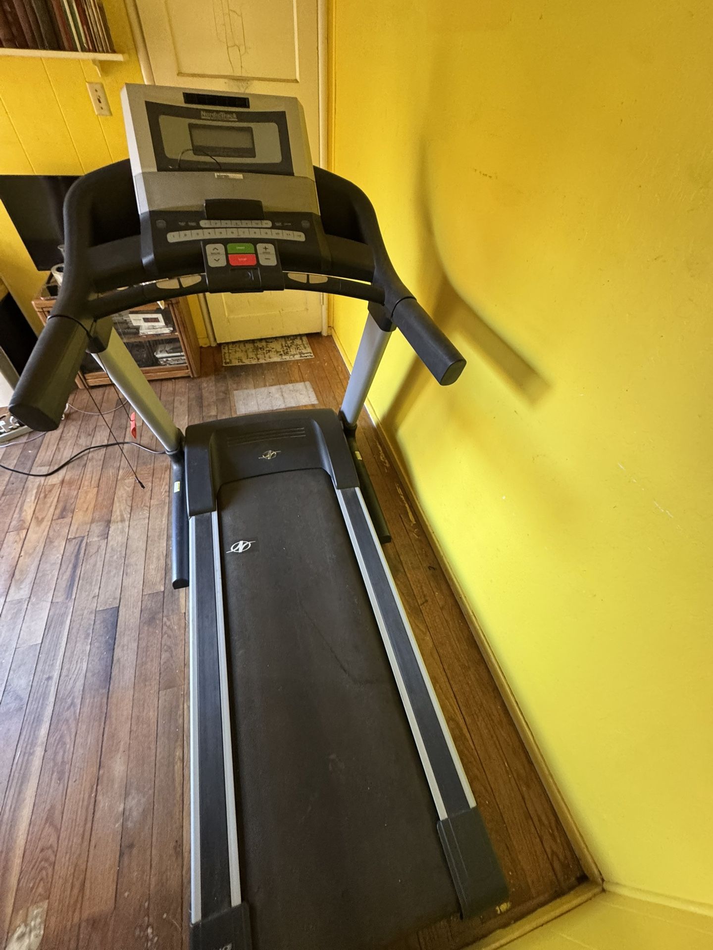 NordicTrack 1500 Commercial Treadmill