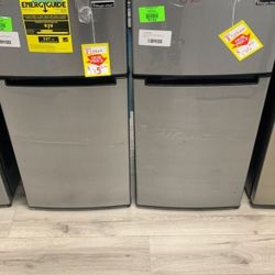 MAGIC CHEF REFRIGERATOR