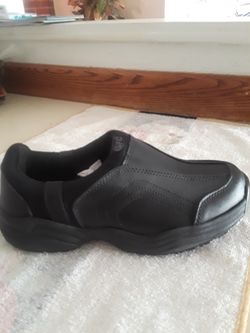 Hola buenas tardes tengo zapatos antiderrapantes. Para hombre y de