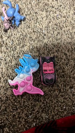 Dinosaur pop it and pink car
