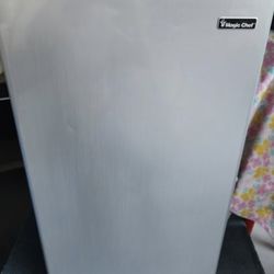 Magic Chef 3.1cu Mini Fridge & Freezer 
