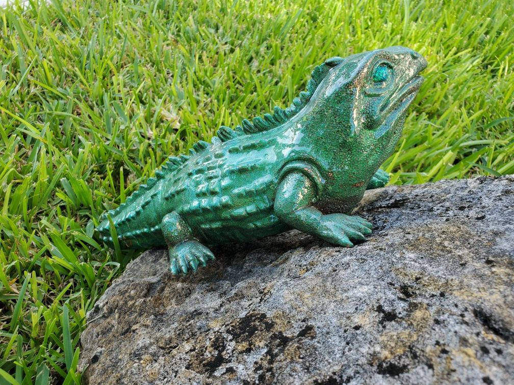 GREEN LIZARD (from "The VALERIE GALERIE" Art Collection) ..... ONLY $40.00 CASH 🤗‼️