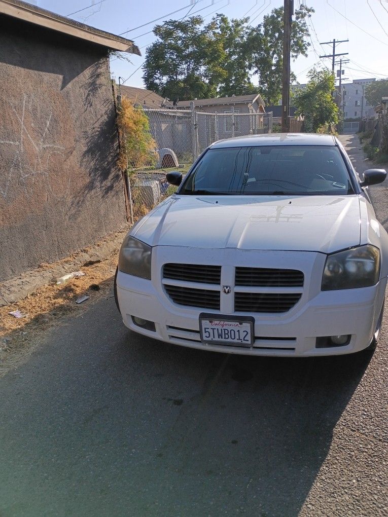 2006 Dodge Magnum RWD Sport Wagon