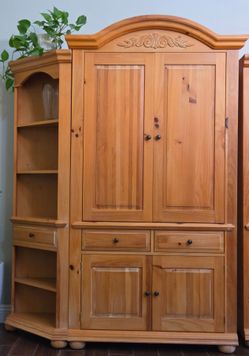 Beautiful Large Wooden Entertainment Center / TV Cabinet – Great Storage