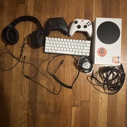 White Xbox Series S Bundle