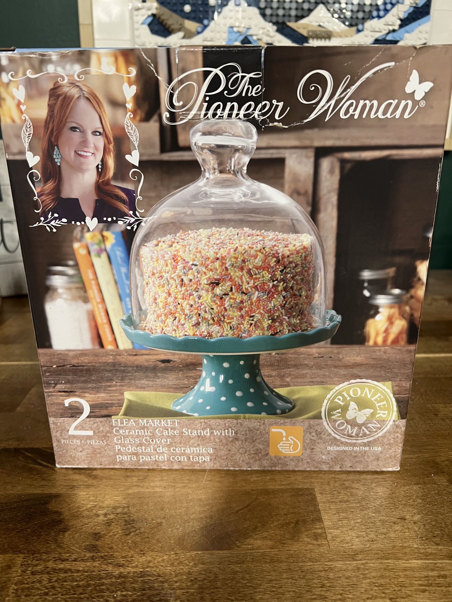 Covered Pedestal dish & teapot